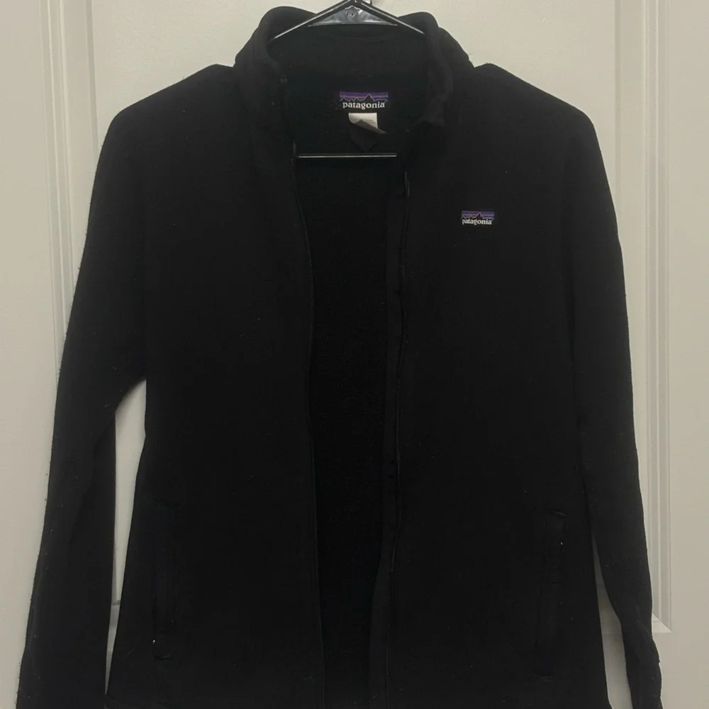 Patagonia Black Full-Zip Fleece Jacket with Small Logo - Picture 11 of 14